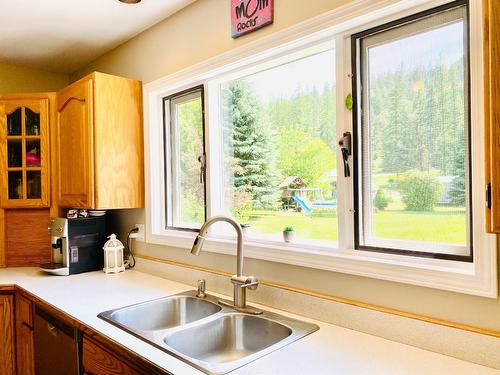 11325 Granby Road, Grand Forks, BC - Indoor Photo Showing Kitchen With Double Sink