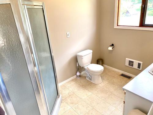 11325 Granby Road, Grand Forks, BC - Indoor Photo Showing Bathroom