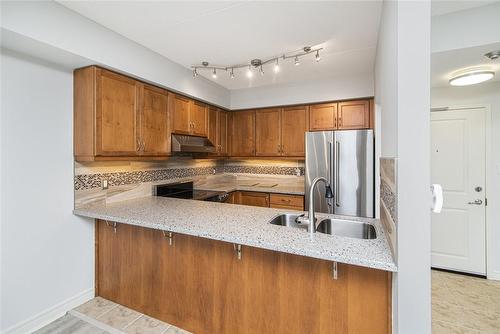 56 Kerman Avenue|Unit #109, Grimsby, ON - Indoor Photo Showing Kitchen With Double Sink