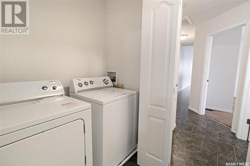 B 8470 Howard Avenue, Gull Lake, SK - Indoor Photo Showing Laundry Room