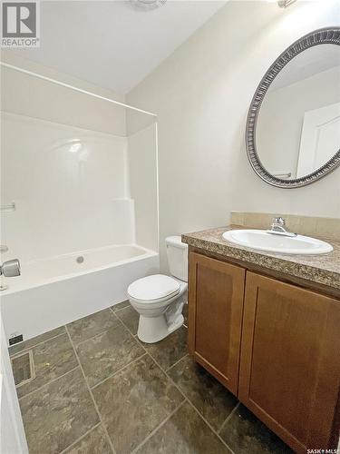 B 8470 Howard Avenue, Gull Lake, SK - Indoor Photo Showing Bathroom