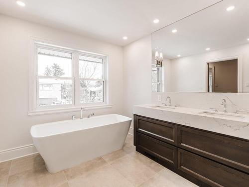 Ensuite bathroom - 315 Av. Beverley, Mont-Royal, QC - Indoor Photo Showing Bathroom