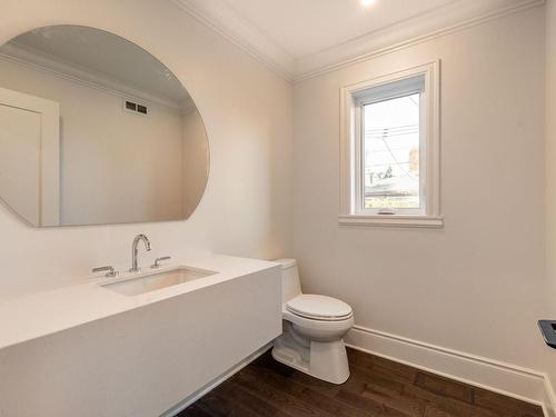 Powder room - 315 Av. Beverley, Mont-Royal, QC - Indoor Photo Showing Bathroom