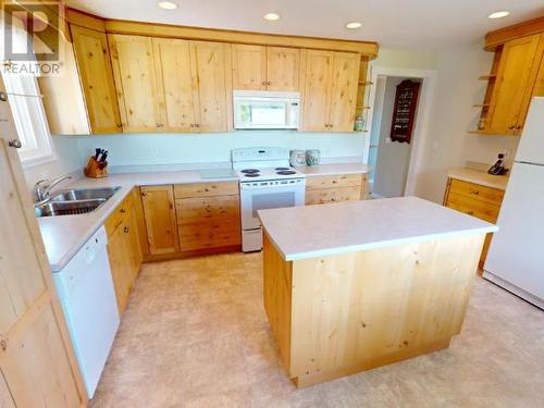4594 Fernwood Ave, Powell River, BC - Indoor Photo Showing Kitchen With Double Sink