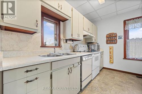 381 Partridge Hollow Rd, Prince Edward County, ON - Indoor Photo Showing Kitchen With Double Sink