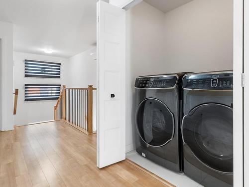 Salle de lavage - 24 34E Avenue, Bois-Des-Filion, QC - Indoor Photo Showing Laundry Room