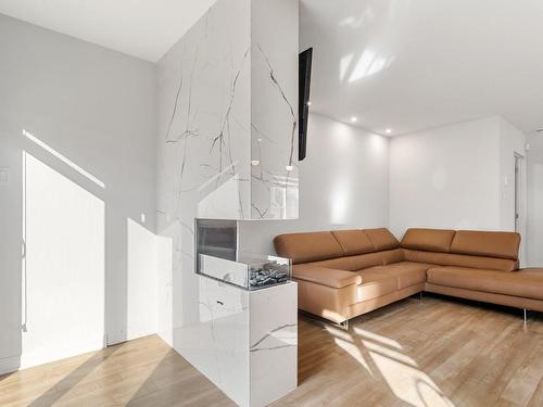 Living room - 24 34E Avenue, Bois-Des-Filion, QC - Indoor Photo Showing Living Room