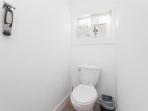 1010 Mason St, Victoria, BC - Indoor Photo Showing Bathroom