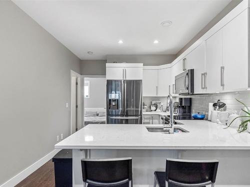 264 Upper Canyon Drive, Kelowna, BC - Indoor Photo Showing Kitchen With Stainless Steel Kitchen With Upgraded Kitchen
