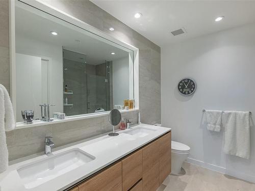 G111-369 Tyee Rd, Victoria, BC - Indoor Photo Showing Bathroom