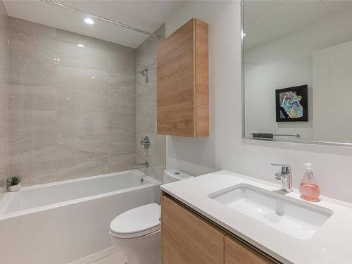 G111-369 Tyee Rd, Victoria, BC - Indoor Photo Showing Bathroom