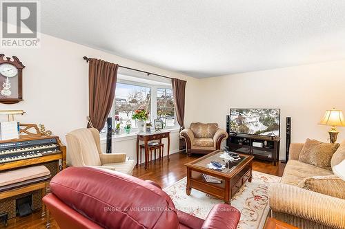 50 Louisa St W, Blue Mountains, ON - Indoor Photo Showing Living Room