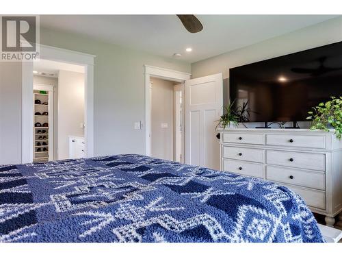 5424 Stubbs Road, Lake Country, BC - Indoor Photo Showing Bedroom