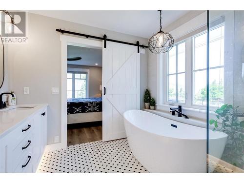 5424 Stubbs Road, Lake Country, BC - Indoor Photo Showing Bathroom