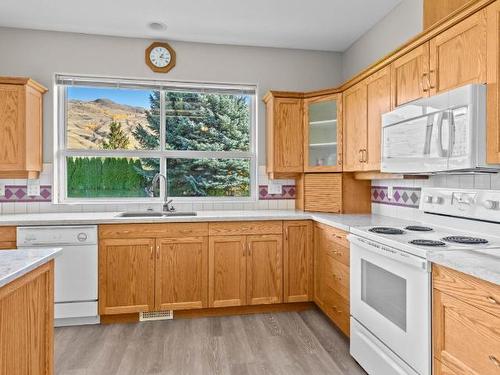 76-650 Harrington Rd, Kamloops, BC - Indoor Photo Showing Kitchen