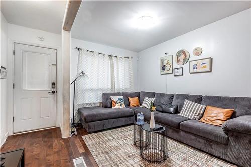 51 Robins Avenue, Hamilton, ON - Indoor Photo Showing Living Room