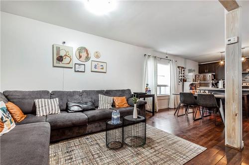 51 Robins Avenue, Hamilton, ON - Indoor Photo Showing Living Room