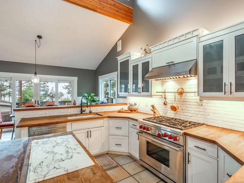 868 Chichester Rd West, Gabriola Island, BC - Indoor Photo Showing Kitchen