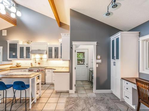 868 Chichester Rd West, Gabriola Island, BC - Indoor Photo Showing Kitchen