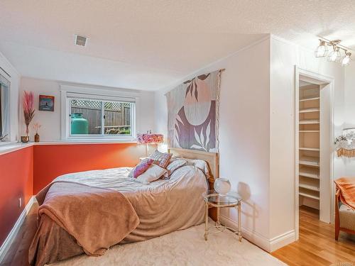 868 Chichester Rd West, Gabriola Island, BC - Indoor Photo Showing Bedroom