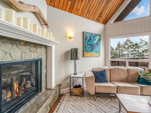 868 Chichester Rd West, Gabriola Island, BC - Indoor Photo Showing Living Room With Fireplace
