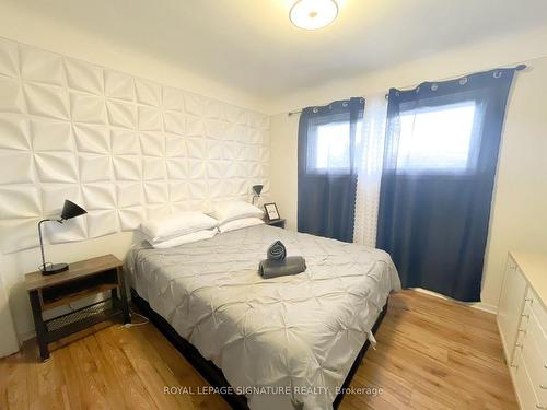 8683 Champlain Dr, Niagara Falls, ON - Indoor Photo Showing Bedroom