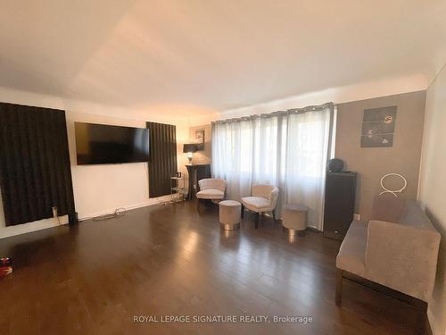 8683 Champlain Dr, Niagara Falls, ON - Indoor Photo Showing Other Room
