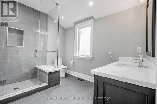 1092 Henley Rd, Mississauga, ON - Indoor Photo Showing Bathroom