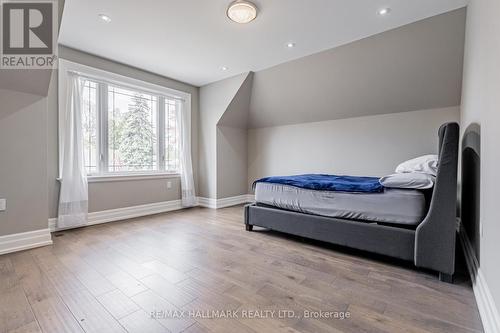 1092 Henley Rd, Mississauga, ON - Indoor Photo Showing Bedroom