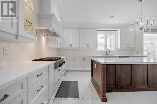 1092 Henley Rd, Mississauga, ON - Indoor Photo Showing Kitchen