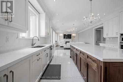 1092 Henley Rd, Mississauga, ON - Indoor Photo Showing Kitchen With Double Sink With Upgraded Kitchen