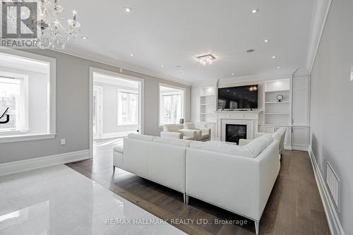 1092 Henley Rd, Mississauga, ON - Indoor Photo Showing Living Room With Fireplace