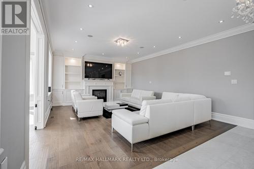 1092 Henley Rd, Mississauga, ON - Indoor Photo Showing Living Room With Fireplace