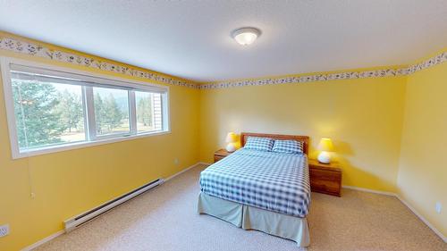 7 - 7555 Columbia Avenue, Radium Hot Springs, BC - Indoor Photo Showing Bedroom