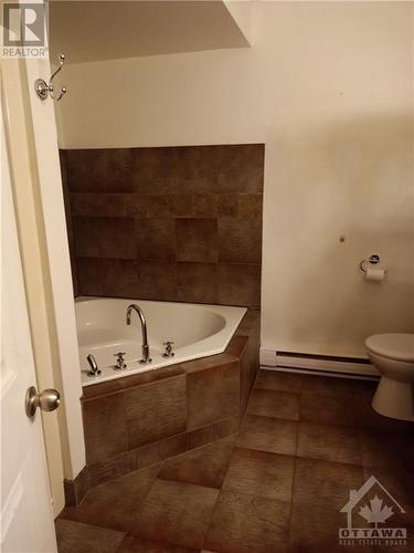 13 Bayview Crescent, Smiths Falls, ON - Indoor Photo Showing Bathroom