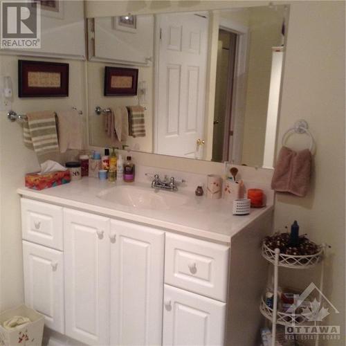 13 Bayview Crescent, Smiths Falls, ON - Indoor Photo Showing Bathroom