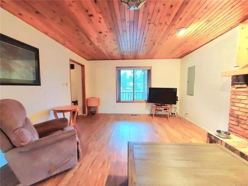 1970 Cynamocka Rd, Ucluelet, BC - Indoor Photo Showing Kitchen