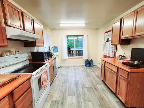 1970 Cynamocka Rd, Ucluelet, BC - Indoor Photo Showing Laundry Room