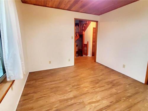 1970 Cynamocka Rd, Ucluelet, BC - Indoor Photo Showing Bathroom