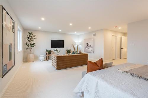 121 Whitefish Crescent, Stoney Creek, ON - Indoor Photo Showing Bedroom