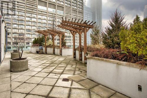 707 - 1121 Bay Street, Toronto, ON - Outdoor