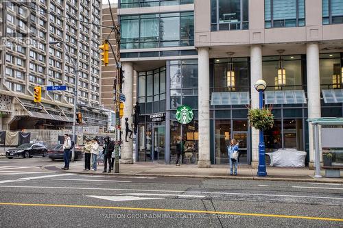 707 - 1121 Bay Street, Toronto (Bay Street Corridor), ON - Outdoor With Balcony With Facade