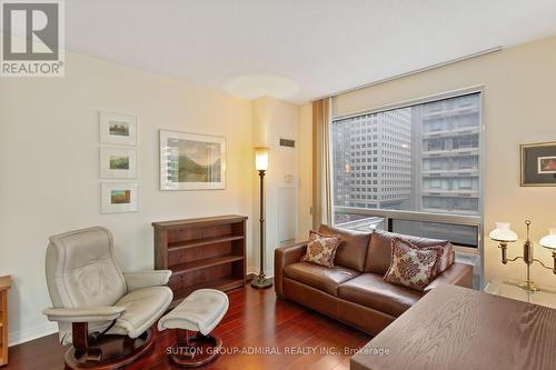 707 - 1121 Bay Street, Toronto, ON - Indoor Photo Showing Living Room