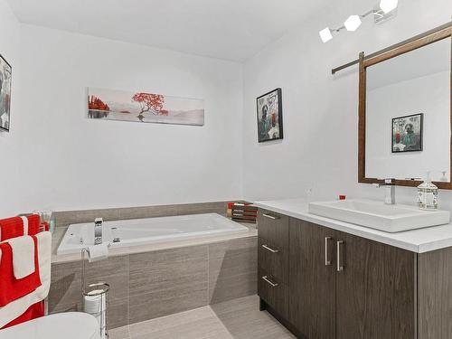 Salle de bains - 88 Rue Des Merles, Sainte-Clotilde, QC - Indoor Photo Showing Bathroom