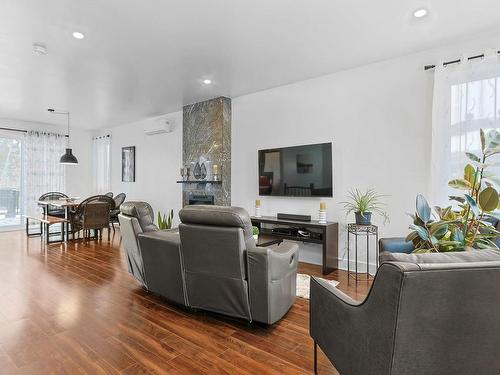 IntÃ©rieur - 88 Rue Des Merles, Sainte-Clotilde, QC - Indoor Photo Showing Living Room