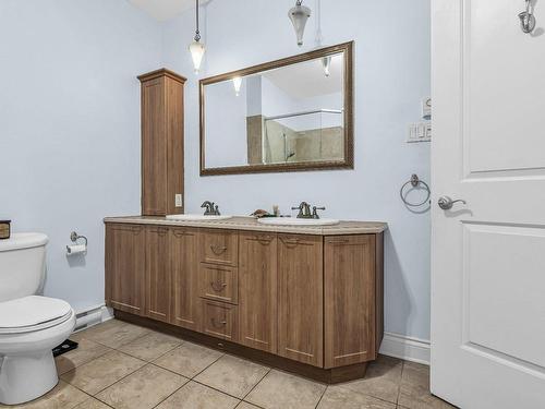 Salle de bains - 211-5730 Boul. Marie-Victorin, Brossard, QC - Indoor Photo Showing Bathroom