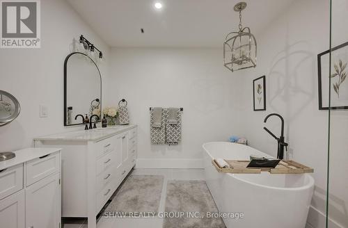 988 Stonebrook Rd, Cambridge, ON - Indoor Photo Showing Bathroom
