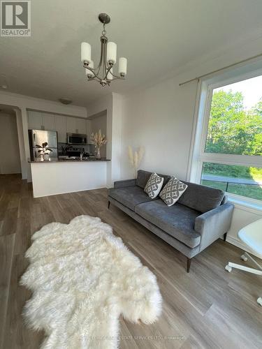 #109 -35 Southshore Cres, Hamilton, ON - Indoor Photo Showing Living Room