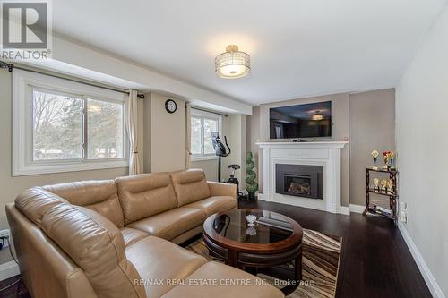 7 Birch Haven Crt N, Caledon, ON - Indoor Photo Showing Living Room With Fireplace