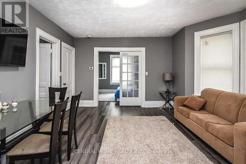 6197 Culp Street, Niagara Falls, ON - Indoor Photo Showing Living Room